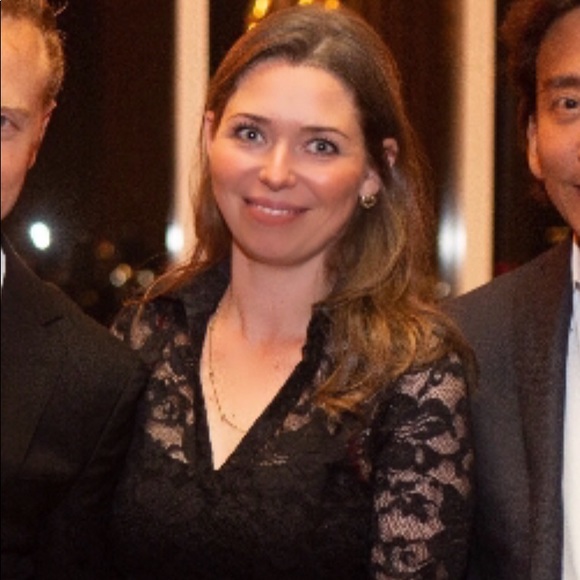 Meet your Posher, Lauren - Picture 2 of 3